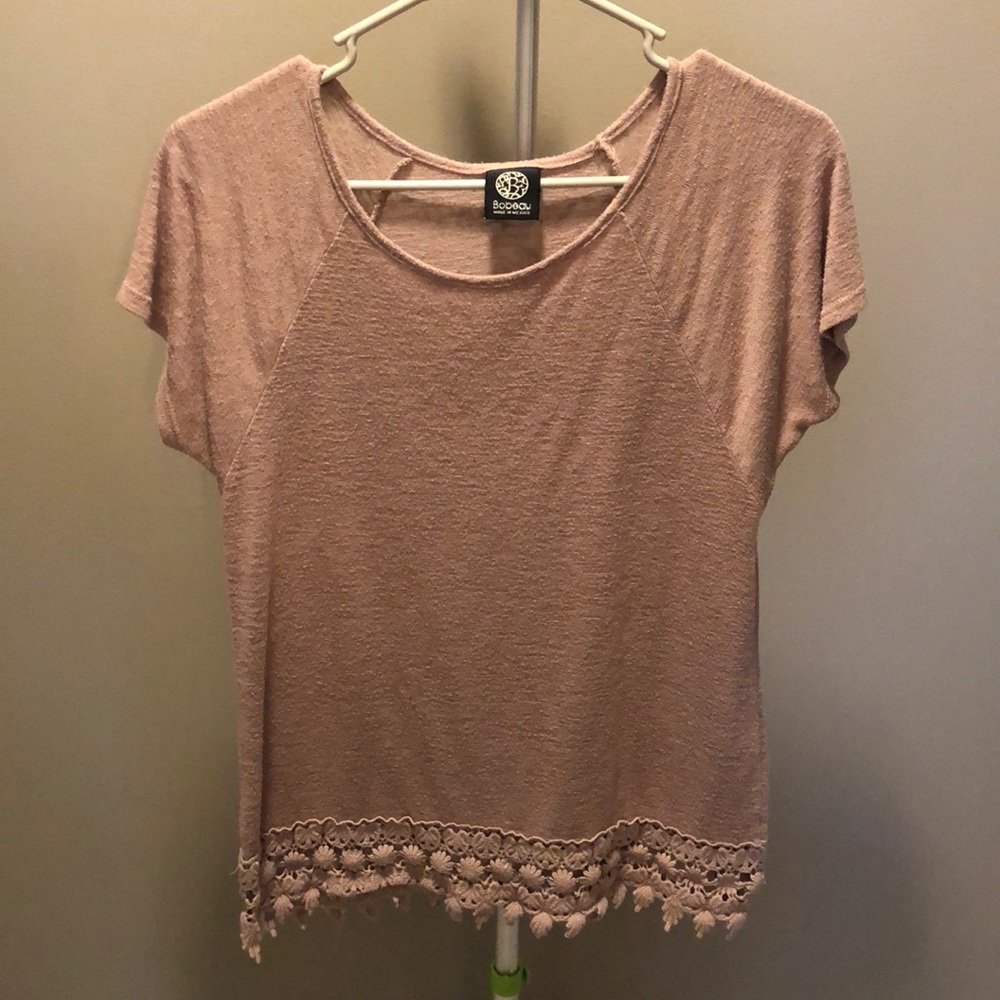 Like new short sleeve with crocheted bottom